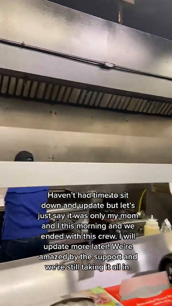 La hija de la dueña del restaurante compartió la enorme respuesta de la gente tras hacerse viral