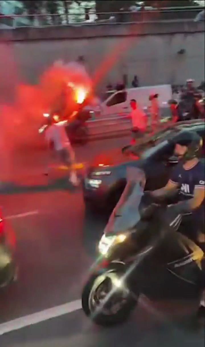 Corridas, autos incendiados y altercados con la Policía
