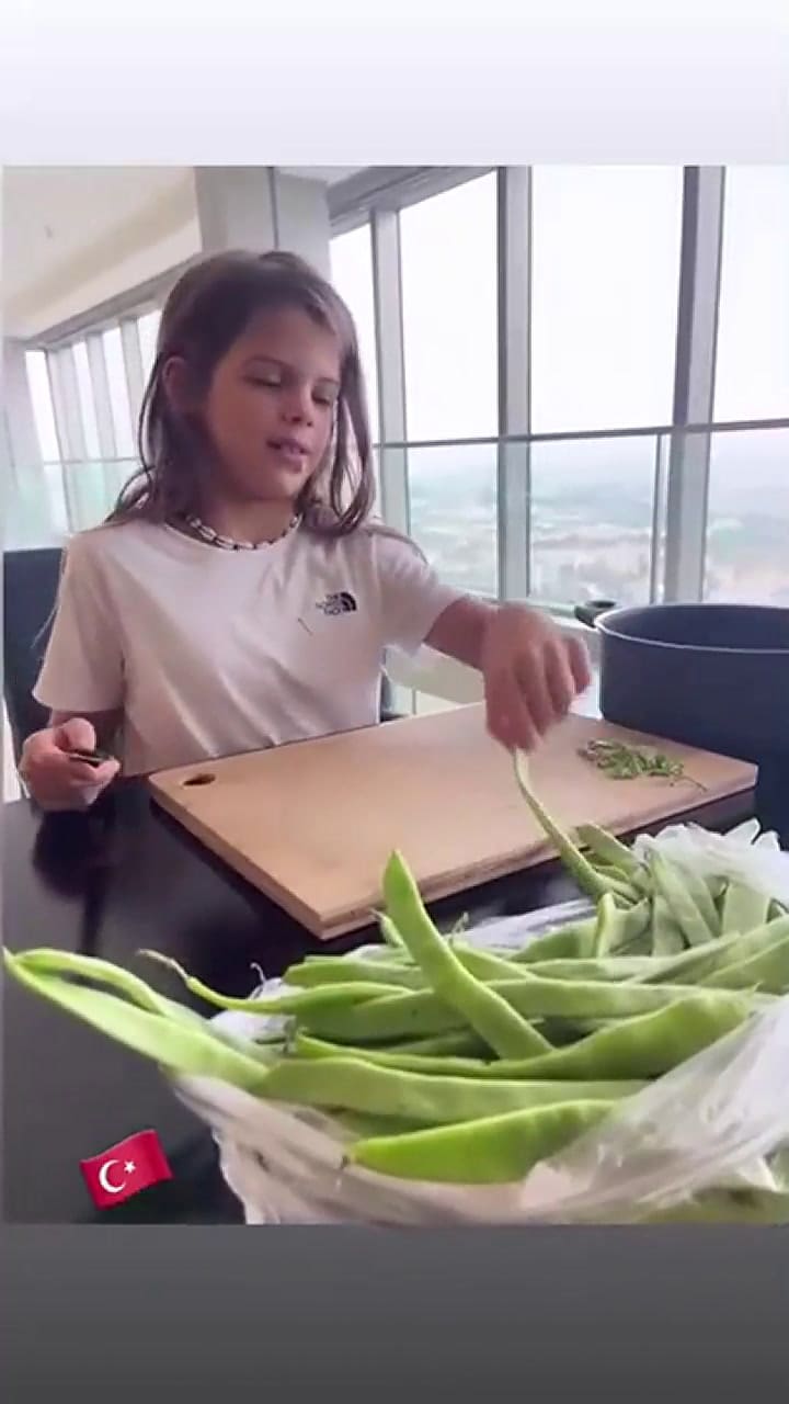 Nora Colosimo compartió un video de Francesca mientras preparaba el almuerzo