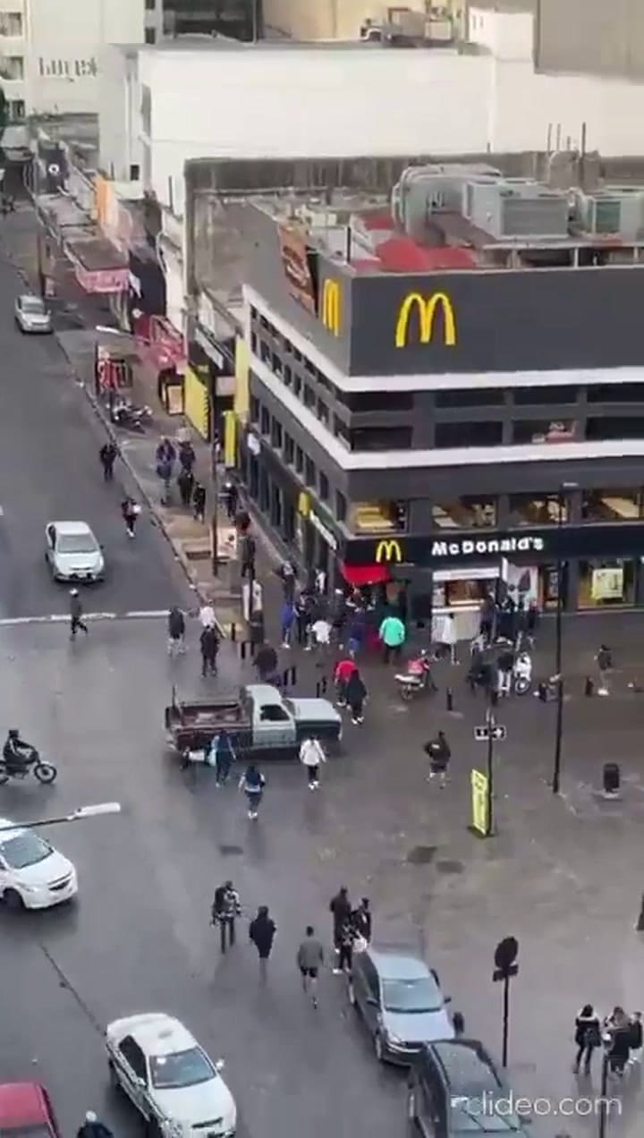 Violencia en los hinchas de Estudiantes en la previa del partido