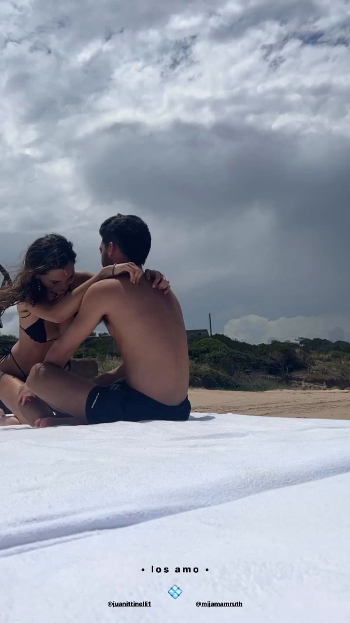Fran Tinelli mostró un romántico video de su hermana Juanita y a su novio enamorados en la playa