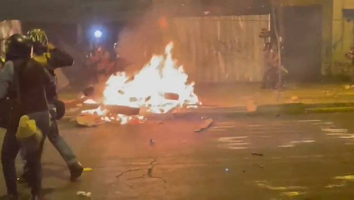 Enfrentamineto en las calles de Lima entre la Policía y los manifestantes
