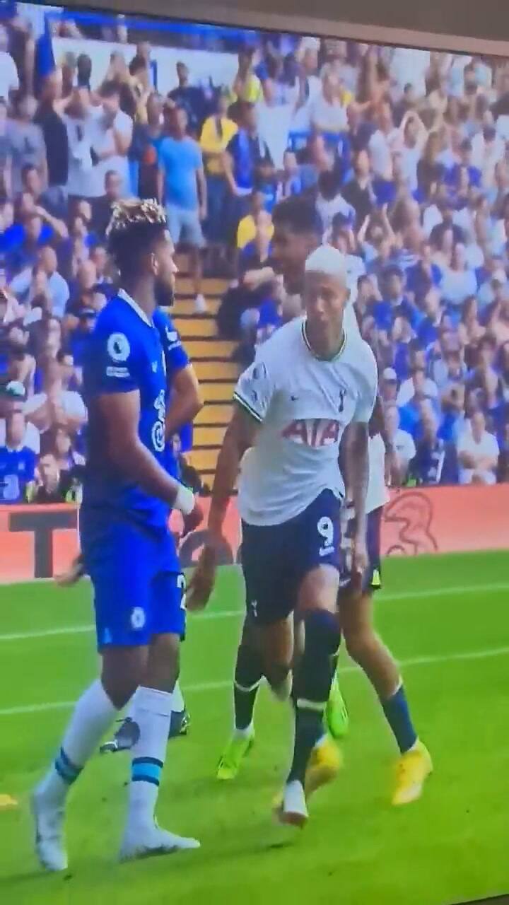 El duro cruce entre los técnicos Tuchel y Conte en un partido sensacional