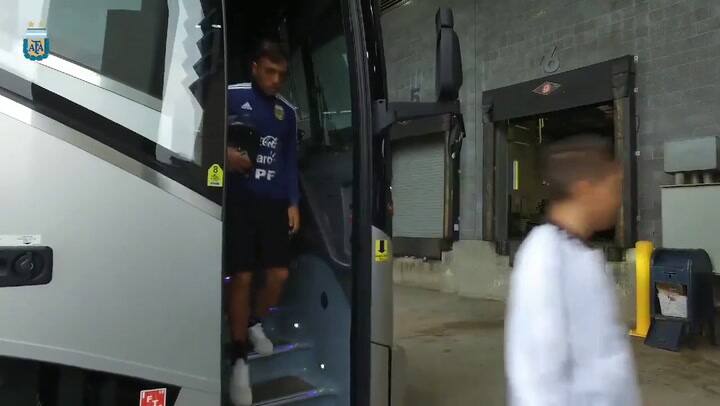 Así llegaba la selección argentina al estadio para enfrentarse a Colombia - Fuente: Twitter