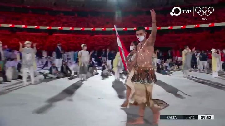 El abanderado de Tonga, todo un personaje del olimpismo