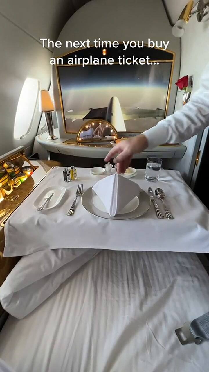 Una joven mostró en TikTok el lujoso avión en el que voló