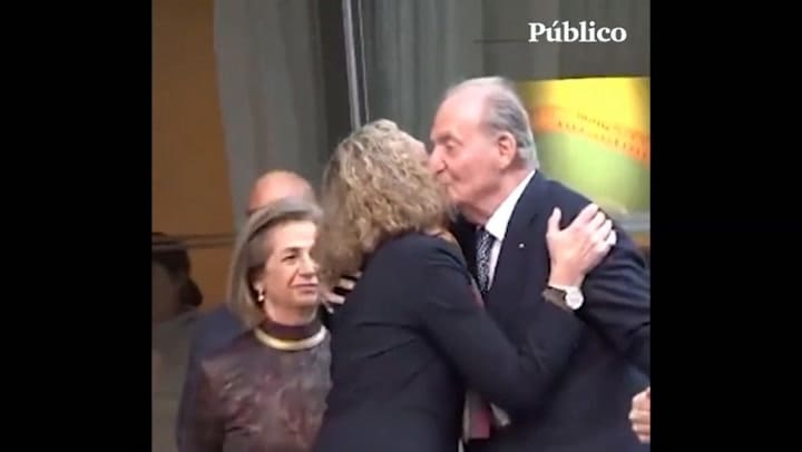 El extraño saludo entre Juan Carlos I y la infanta Elena