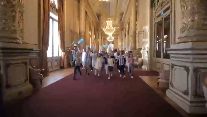 La interpretación de Muchachos, ahora nos volvimos a ilusionar