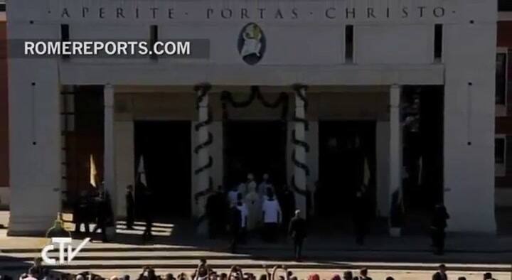 Papa en misa con religiosos y sacerdotes