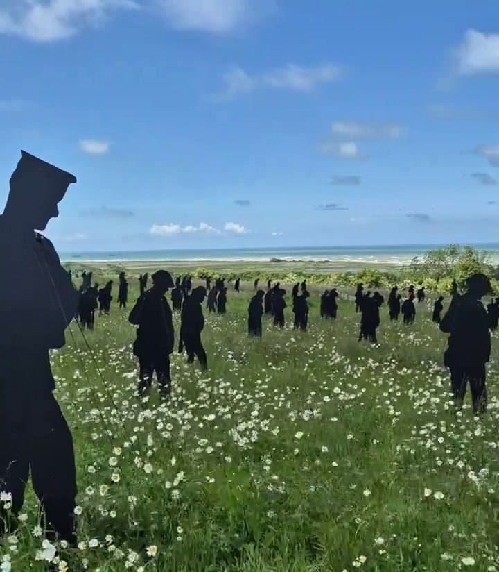 Disparos al cielo en el acto por los 80 años del desembarco aliado en Normandía