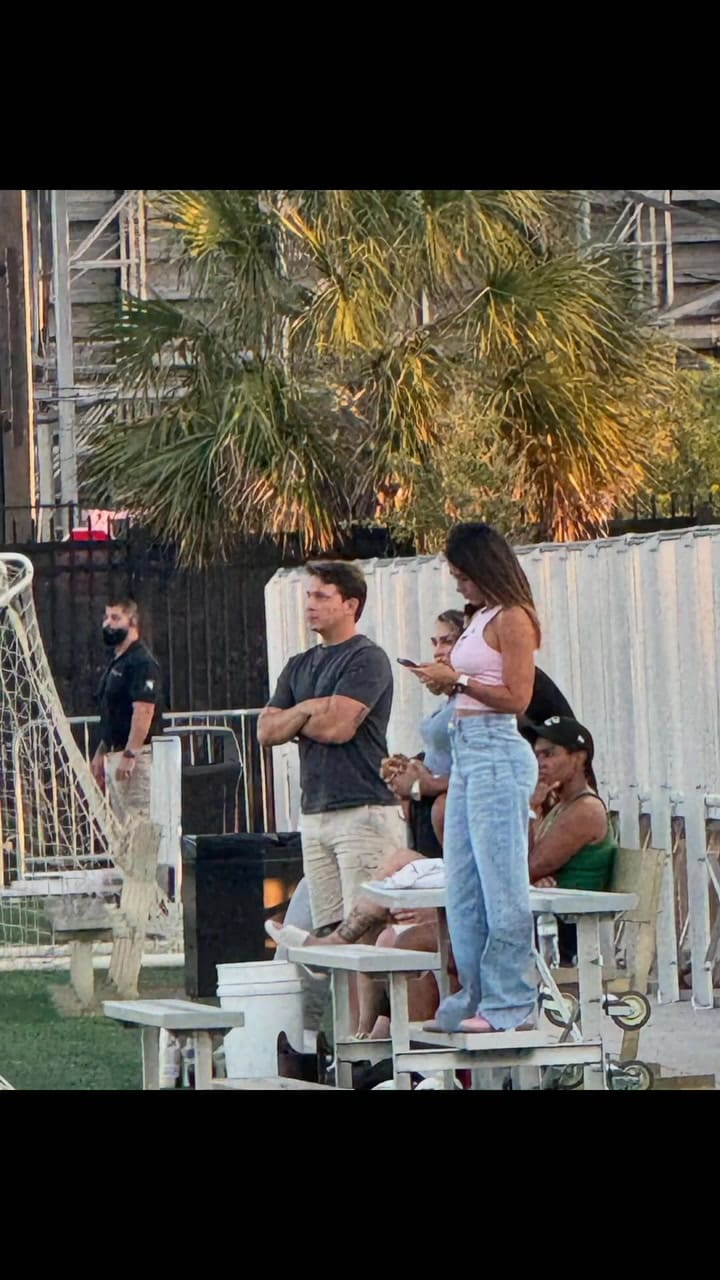 Así vivieron Leo Messi y Anto Roccuzzo el partido de fútbol de su hijo