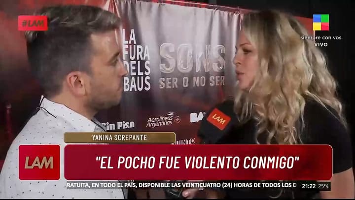 Yanina Screpante apunto contra el Pocho Lavezzi