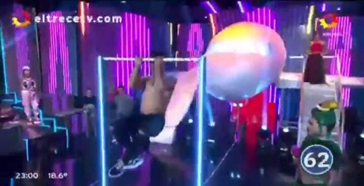 El carpintero enfrentó a otro carpintero en las abdominadas
