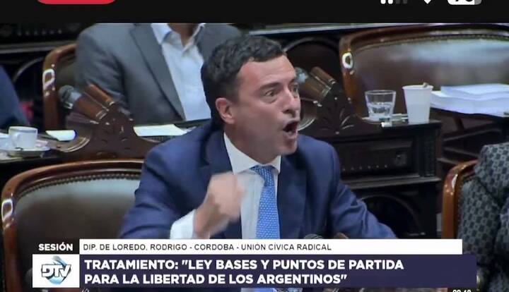 De Loredo dijo el cierre de su bloque de una manera enfática y a los gritos