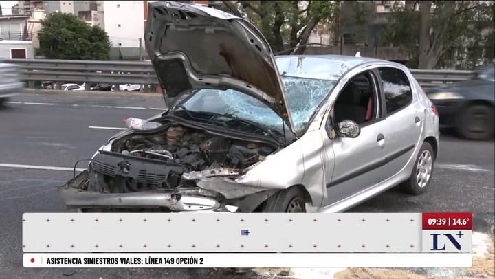 Choque Y Vuelco En General Paz, Mano Al Riachuelo