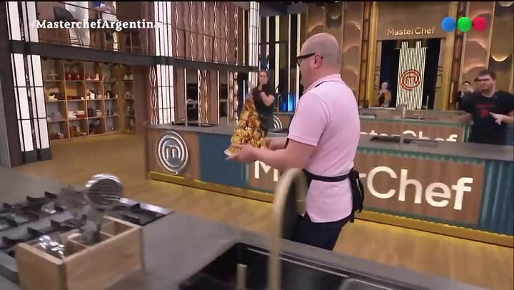 Damián Betular se tentó con la presentación de uno de los concursantes