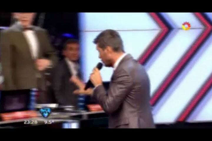 Tinelli le llamó la atención a Soledad Silveyra por su escote - Fuente: Canal 13
