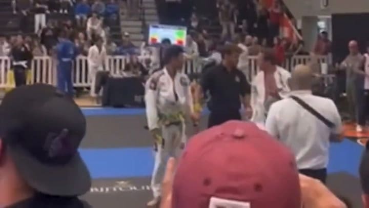 Zuckerberg perdió porque el árbitro interpretó que se había rendido