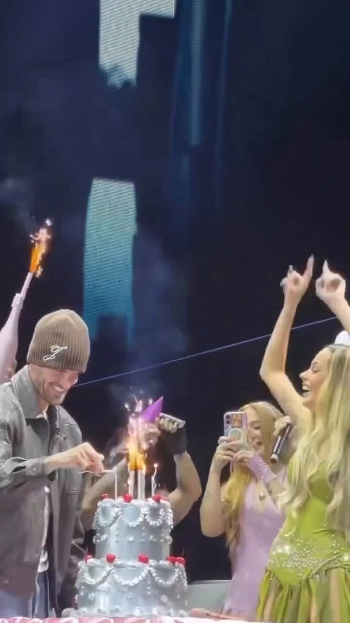 Tini brindó un show en Córdoba y recibió una grata sorpresa de Rodrigo De Paul