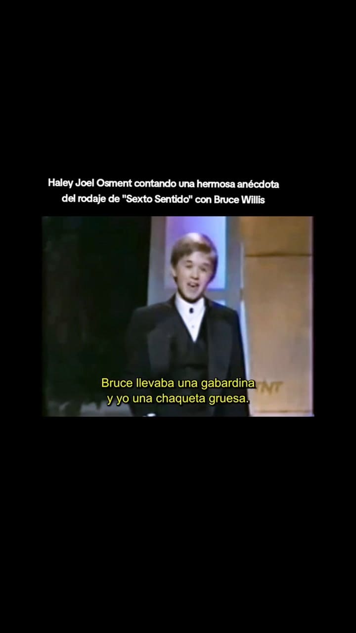 Haley Joel Osment le dedica unas emotivas palabras a Bruce Willis en la entrega de premios