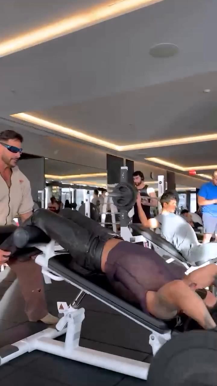 El método de ejercicio de Lenny Kravitz para estar fornido a los 60 años