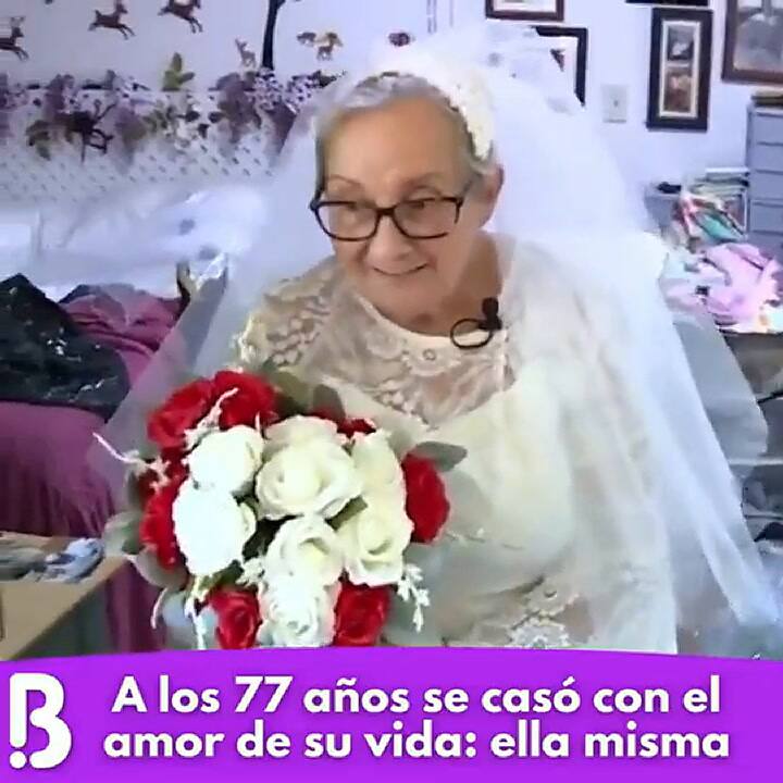 La mujer se casó con ella misma y se volvió viral