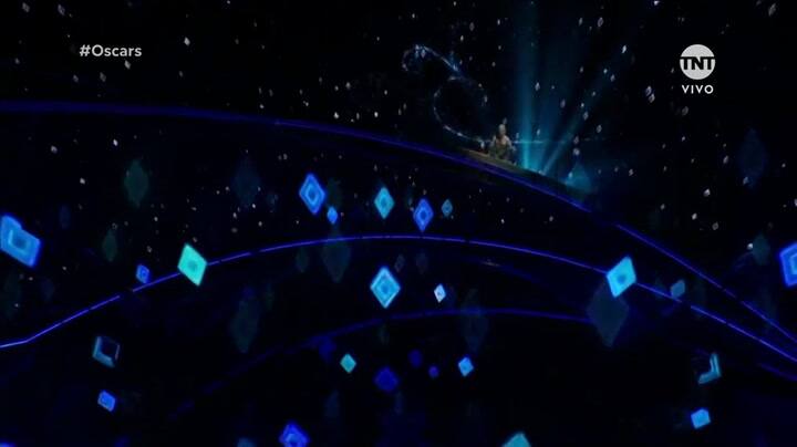 Todas las 'Elsas' interpretando 'Into the unkown', de Frozen 2