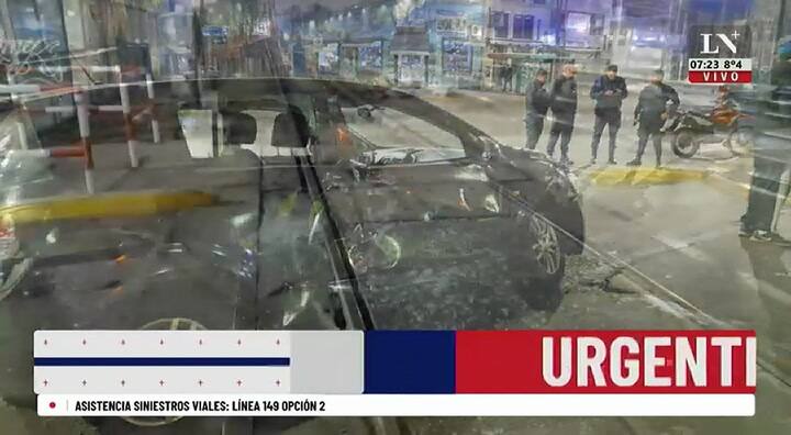 Cruzó con la barrera baja y lo embistió un tren