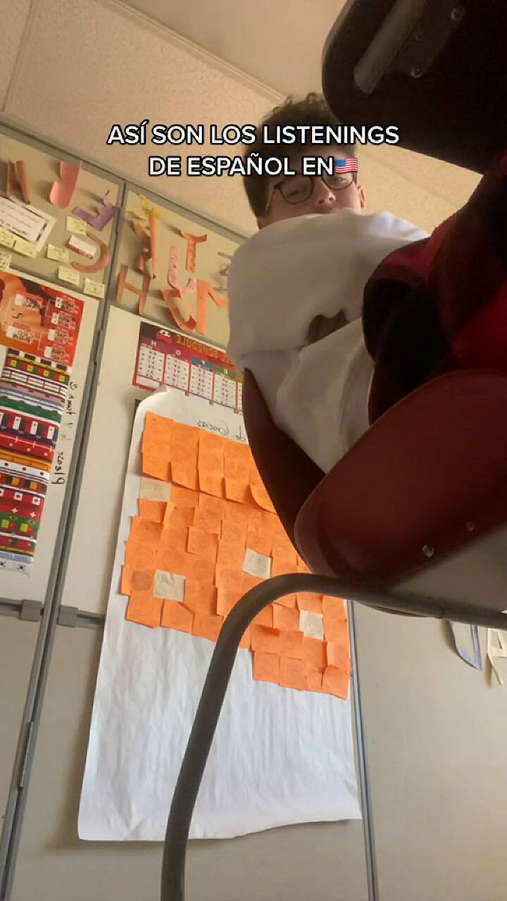 Un estudiante de intercambio en EE.UU. expuso cómo suenan los 'listenings' en español