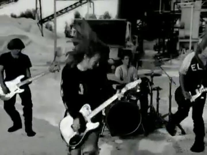Winona Ryder en el video de Soul Asylum, Without A Trace