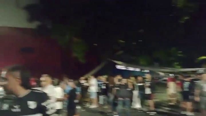 Los hinchas de All Boys hicieron una vigilia