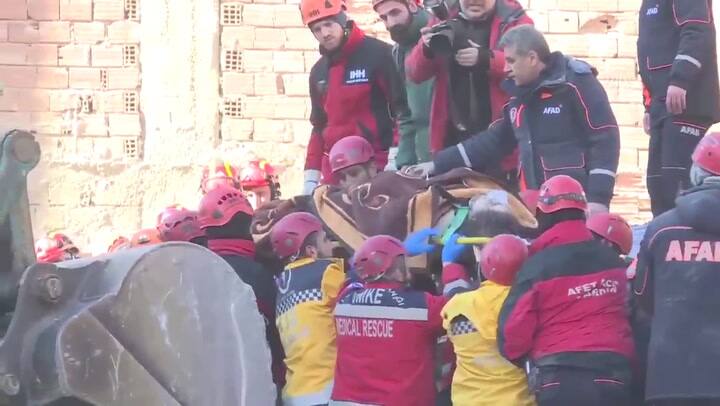 Al menos 20 muertos en un potente terremoto en Turquía - Fuente: Twitter NTV