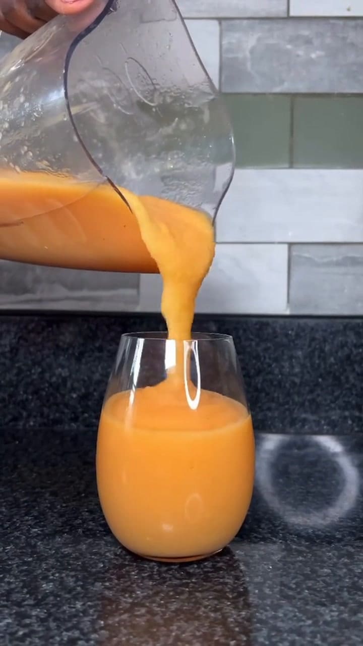 Cómo preparar un licuado de papaya, piña y mango