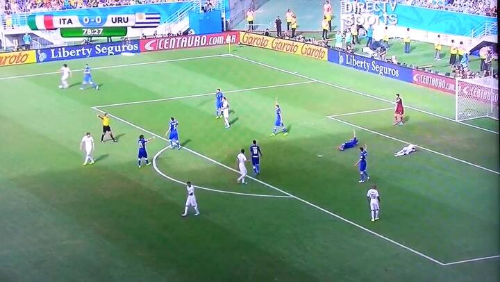 El mordisco de Luis Suárez a Chiellini