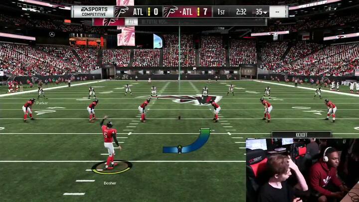 El momento del tiroteo durante la transmisión oficial del evento - Fuente: YouTube