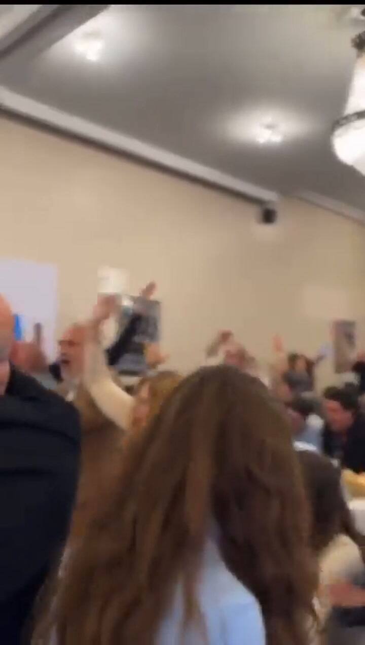 Al compás de cánticos de Alfonsín, Massa recibió el respaldo de un sector del radicalismo II