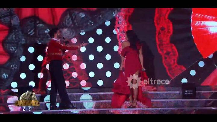 Cantando 2020. Mica Viciconte y Alito Gallo cantaron 'Solo se vive una vez' - Fuente: eltrece