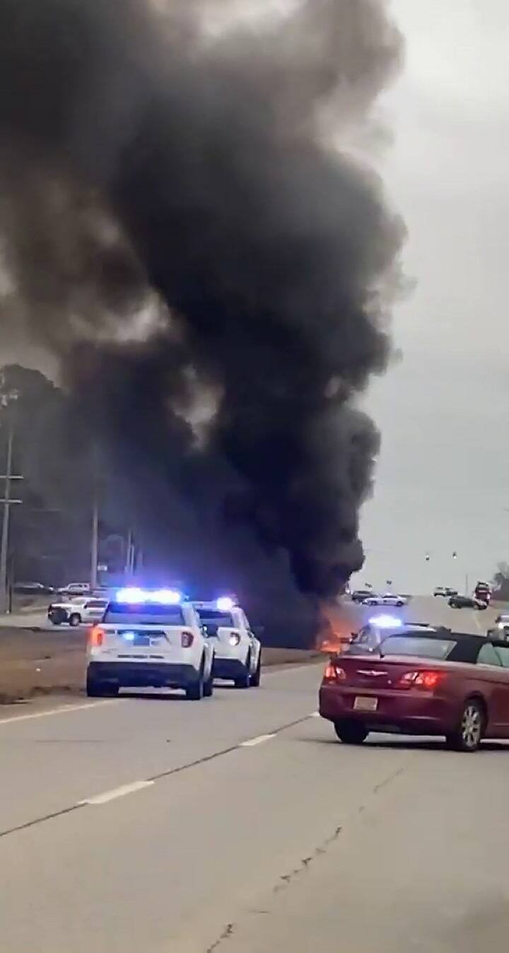 El helicóptero causó un incendio cuando se precipitó a tierra en Alabama
