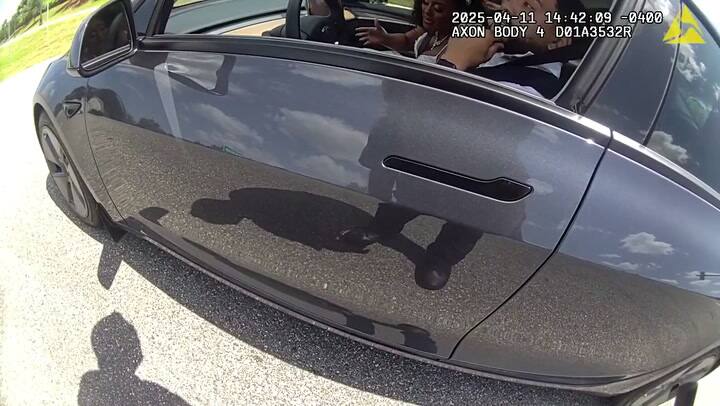 Llegaba tarde a su boda en Florida, cometió esta infracción y fue detenida por la policía