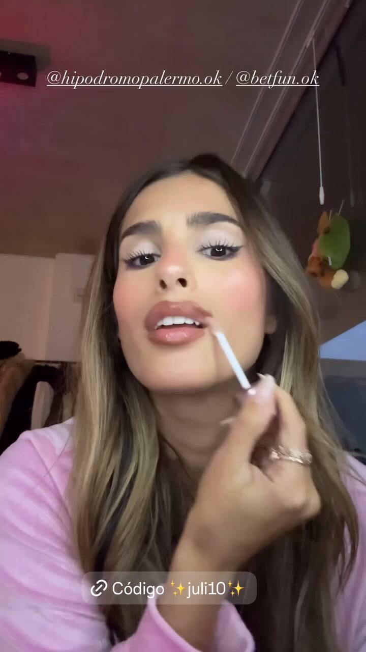 A pesar de las críticas, la influencer continuó con su agenda y publicó un nuevo video