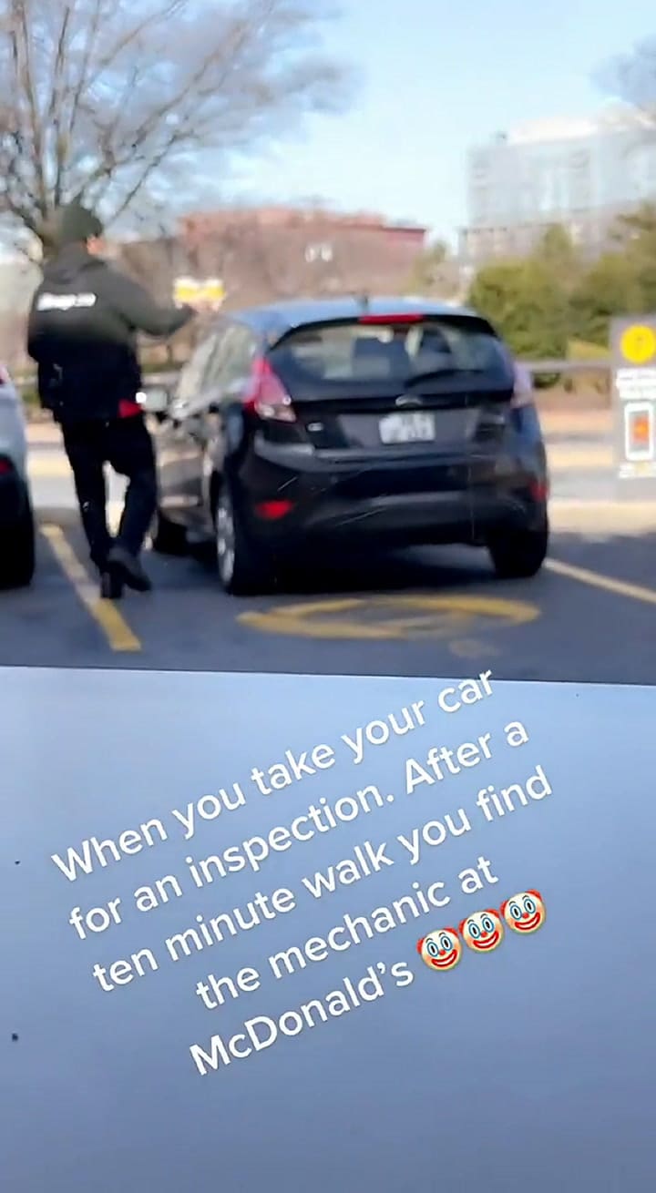 Un joven llevó su auto al taller y descubrió que el mecánico lo usó para ir por comida