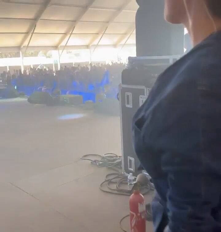 Wanda Nara disfrutando del concierto de Bizarrap en París