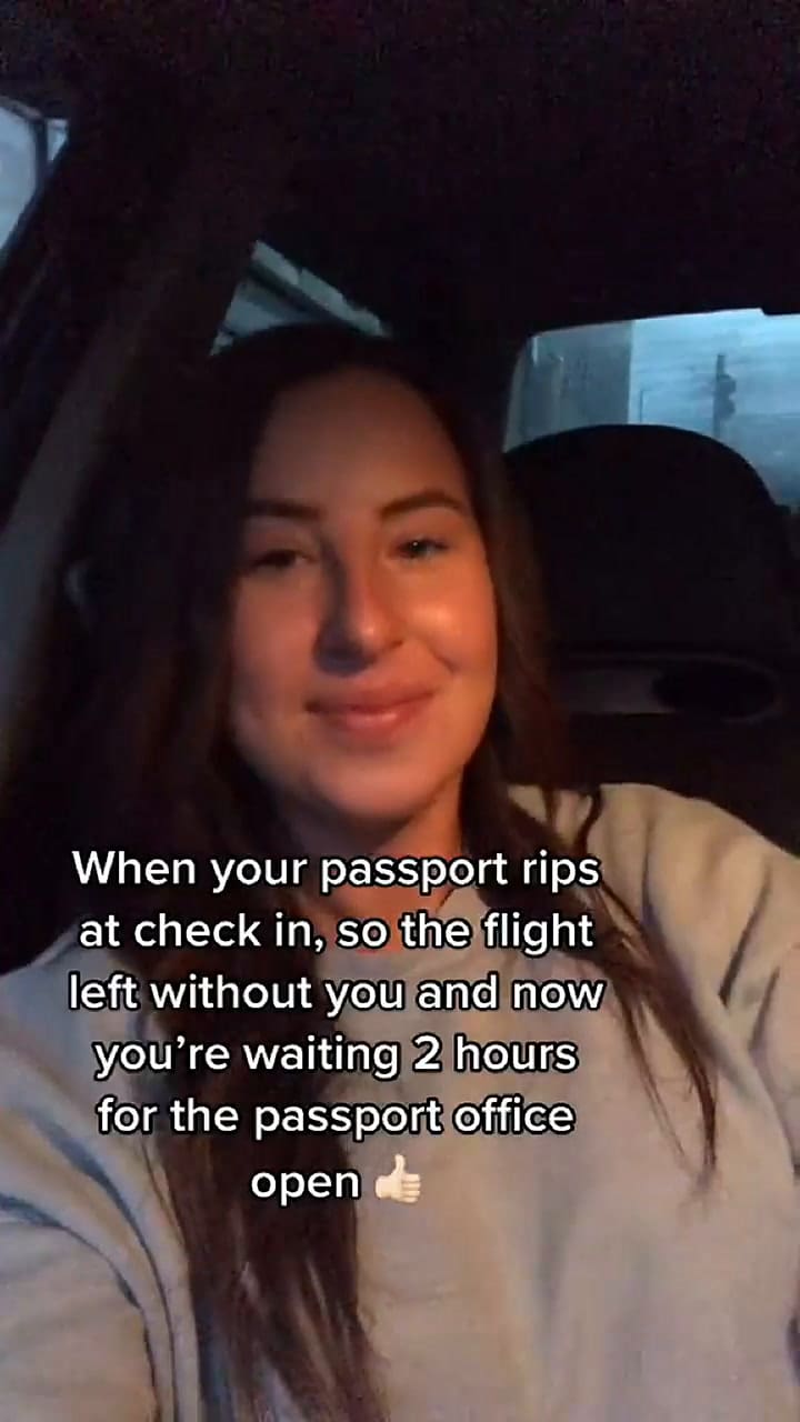 Una tiktoker contó cómo a la hora de hacer check-in le dañaron su pasaporte