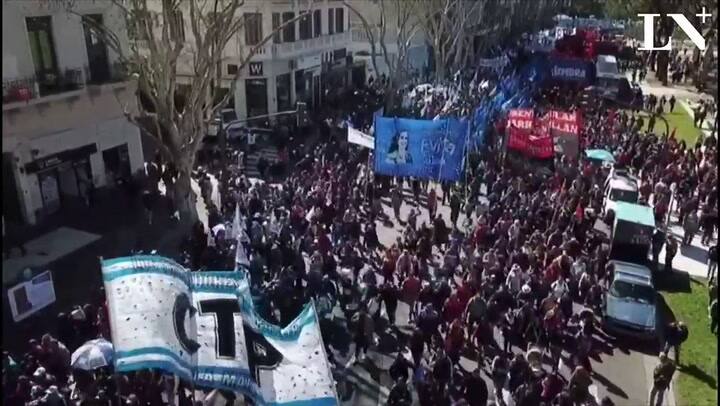 Mira el acampe en la 9 de Julio y el congreso desde el dron. Credito: Ricardo Pristupluk