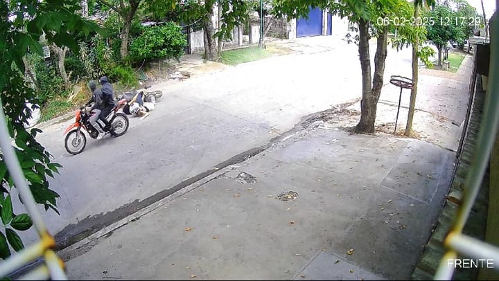 Motochorros atacaron a una pareja en Ituzaingó