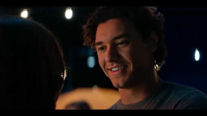 Trailer oficial de Off Campus