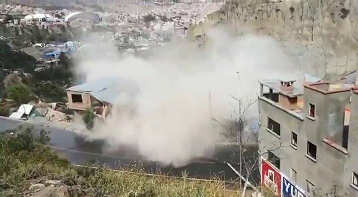 Impresionante colapso de una casa de cuatro pisos en La Paz