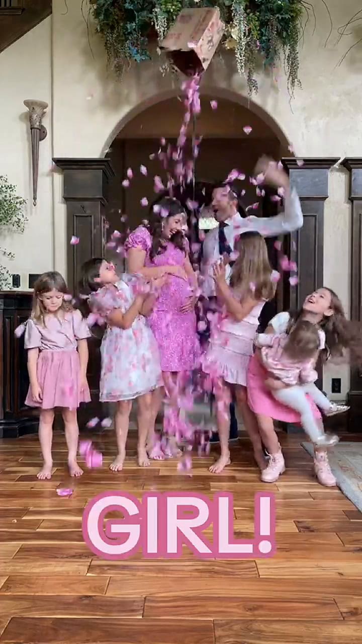 Una madre reveló el género de su bebé y una de sus hijas tuvo un gesto inesperado