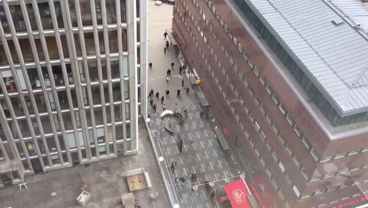 Así corría la gente en Estocolmo para escapar del camión