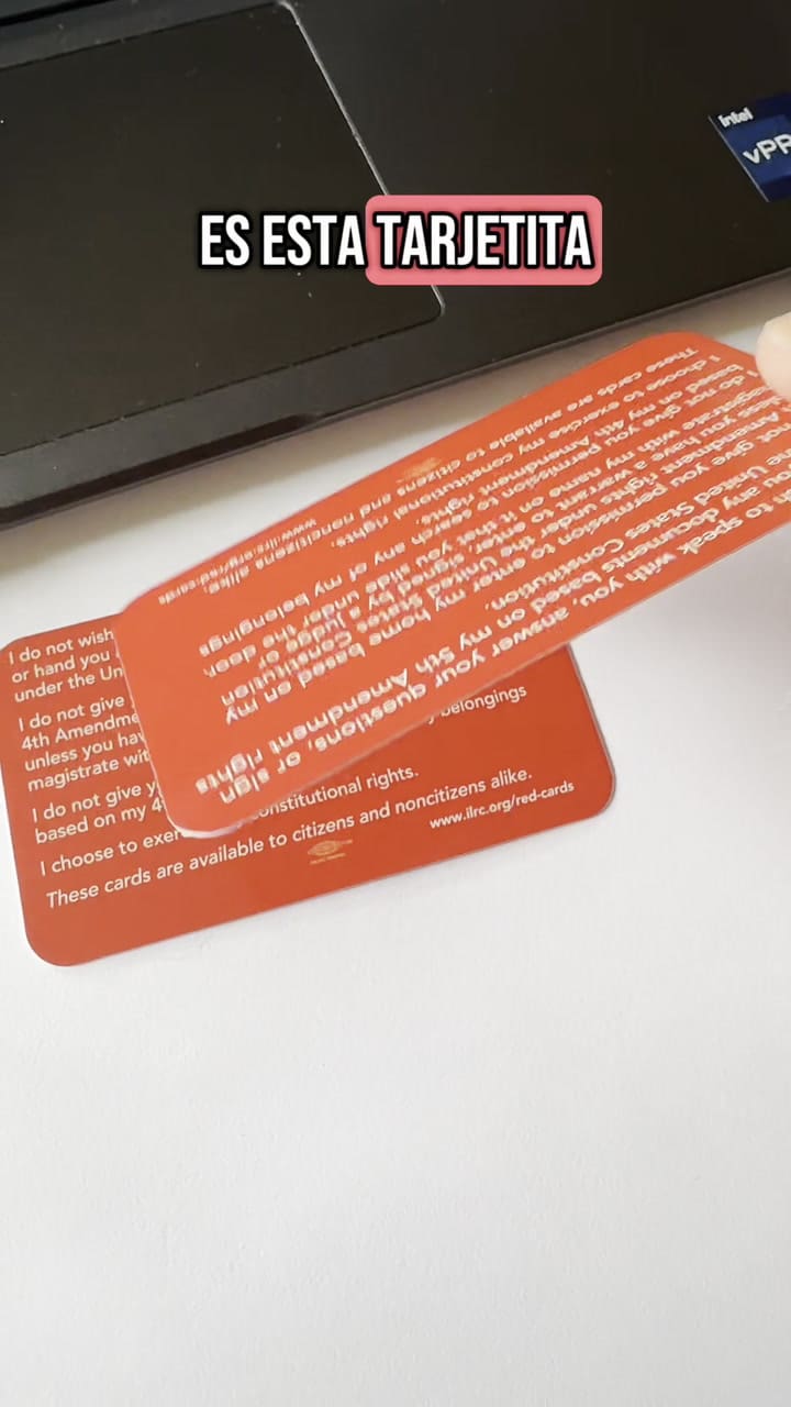 Así son las tarjetas rojas que pueden protegerte del ICE